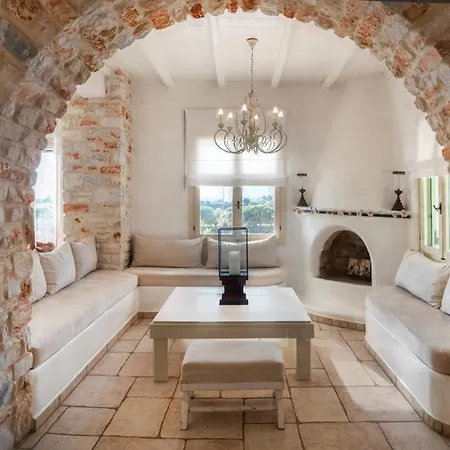 Maria Paros Vila Molos (Paros)