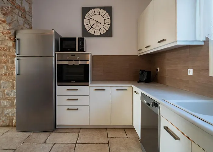 Maria Paros Μώλος Πάρου