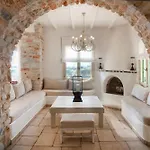 Maria Paros Vila Molos (Paros)